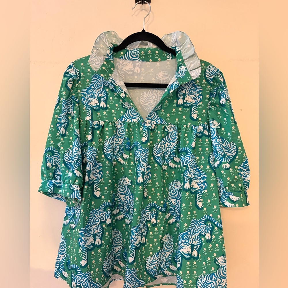 Green and White Patterned Blouse
